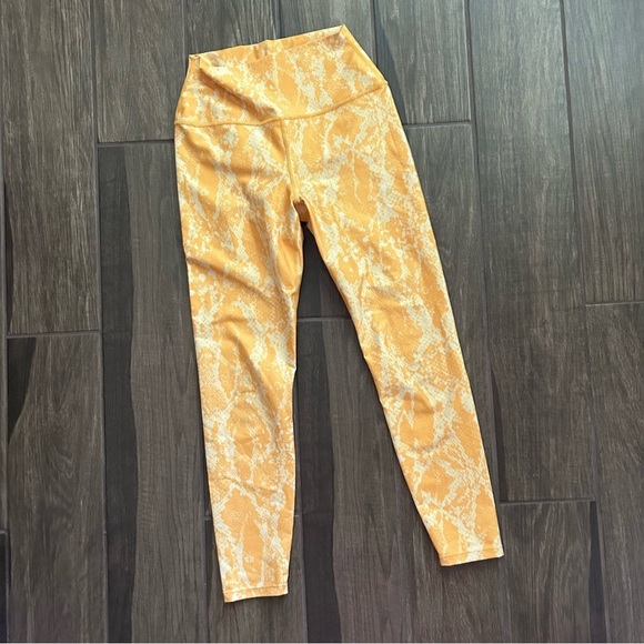 Carbon38 High Rise Kumquat Snakeskin Print 7/8 Leggings Sz S - Picture 3 of 7